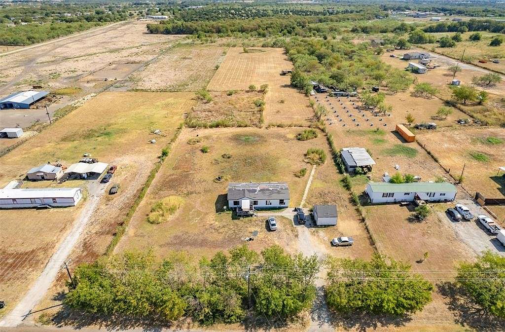 4.9 Acres of Residential Land with Home for Sale in Kaufman, Texas