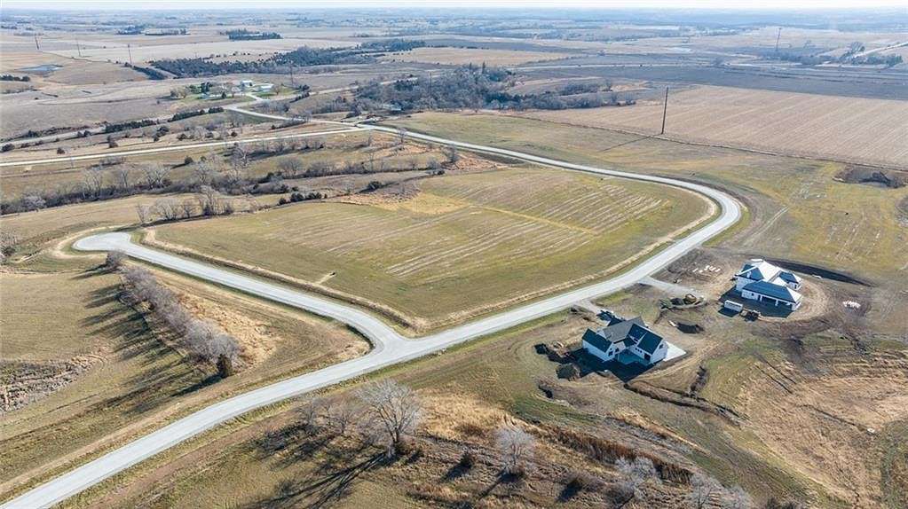 3.1 Acres of Residential Land with Home for Sale in Winterset, Iowa