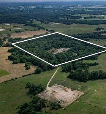 33 Acres of Land for Sale in Fairfield, Texas