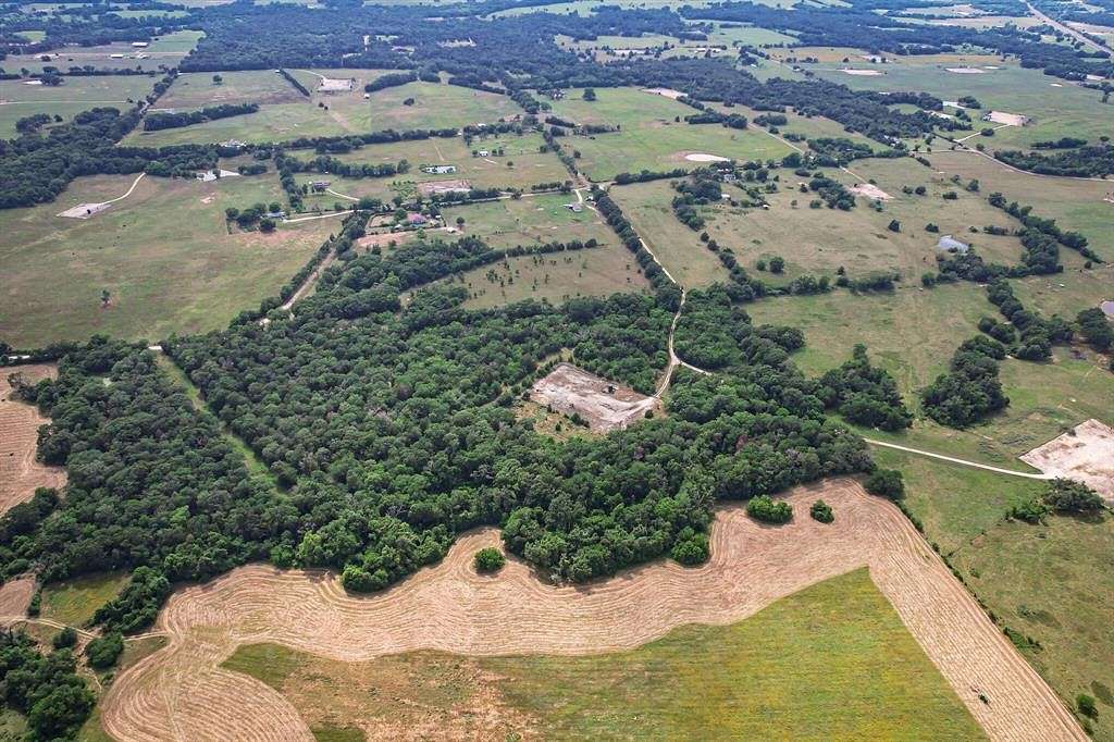 33 Acres of Land for Sale in Fairfield, Texas