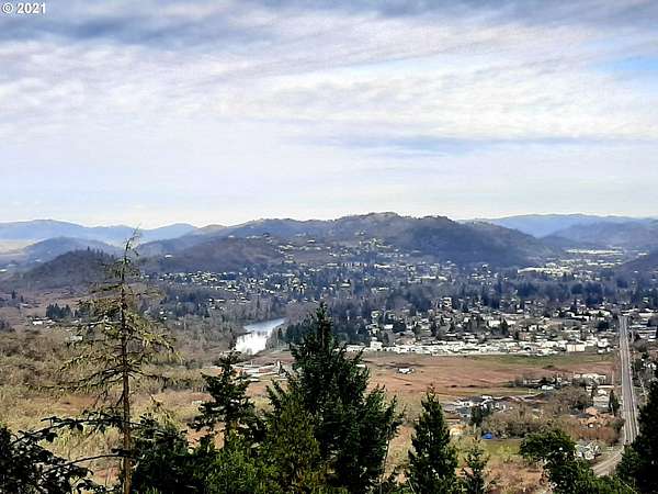 11 Acres of Land for Sale in Roseburg, Oregon