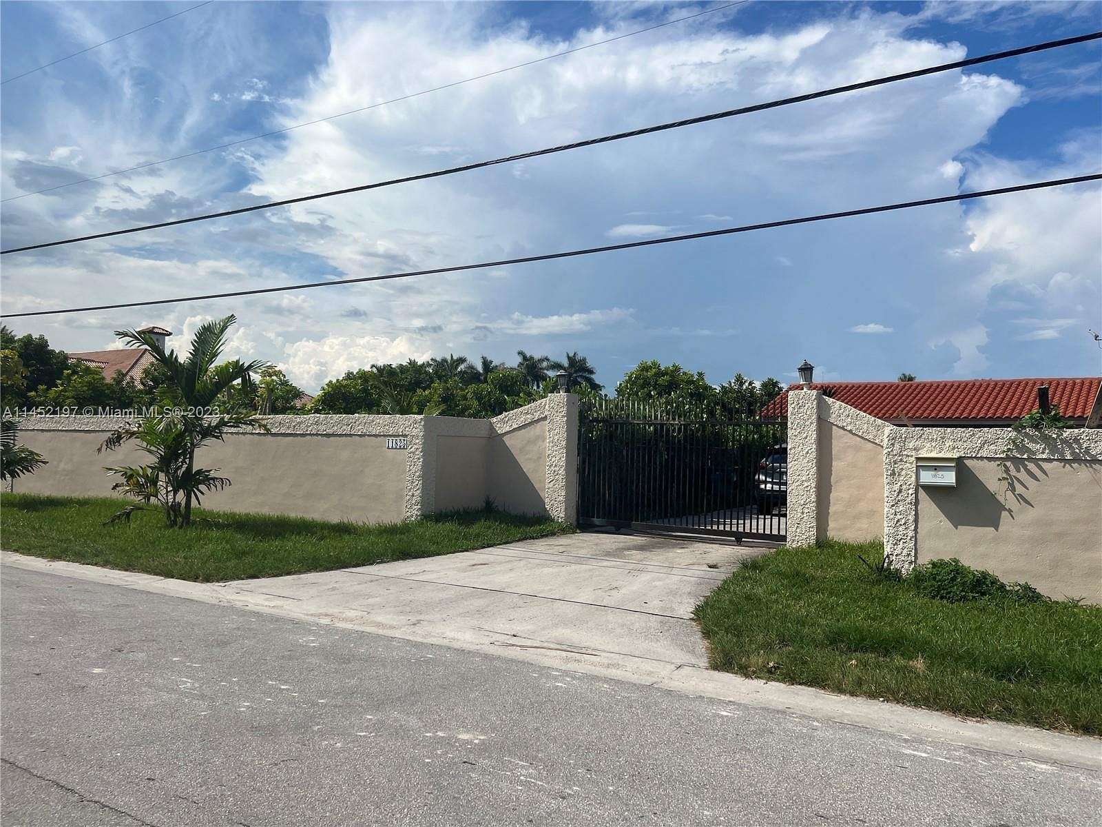 2.2 Acres of Residential Land with Home for Sale in Miami, Florida