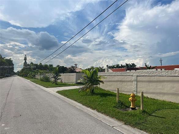 2.2 Acres of Residential Land with Home for Sale in Miami, Florida