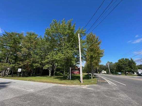 0.41 Acres of Commercial Land for Sale in Topsham, Maine