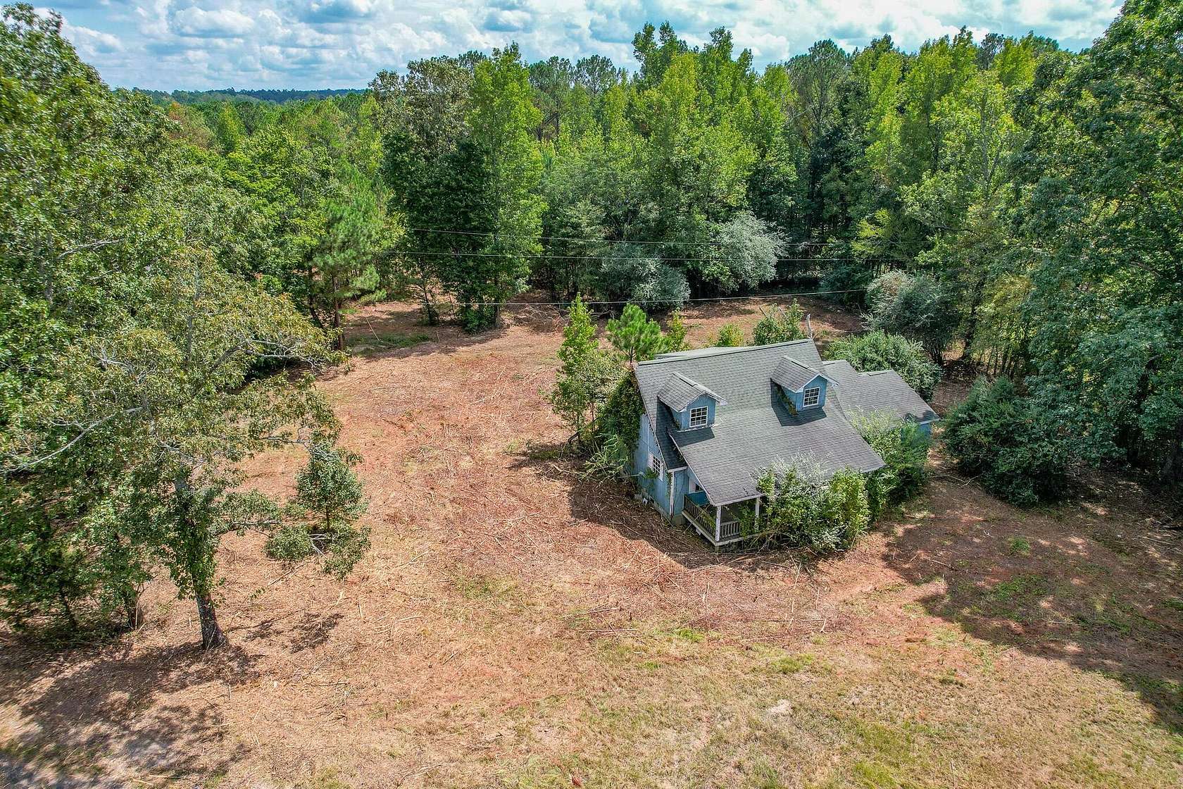 2.6 Acres of Residential Land with Home for Sale in Carbon Hill, Alabama