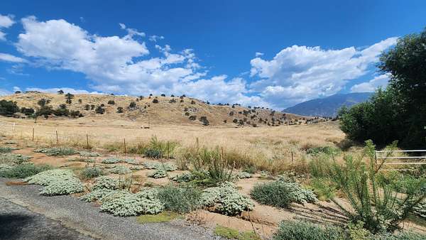 7.55 Acres of Land for Sale in Springville, California