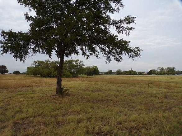 8 Acres of Land for Sale in Oak Point, Texas