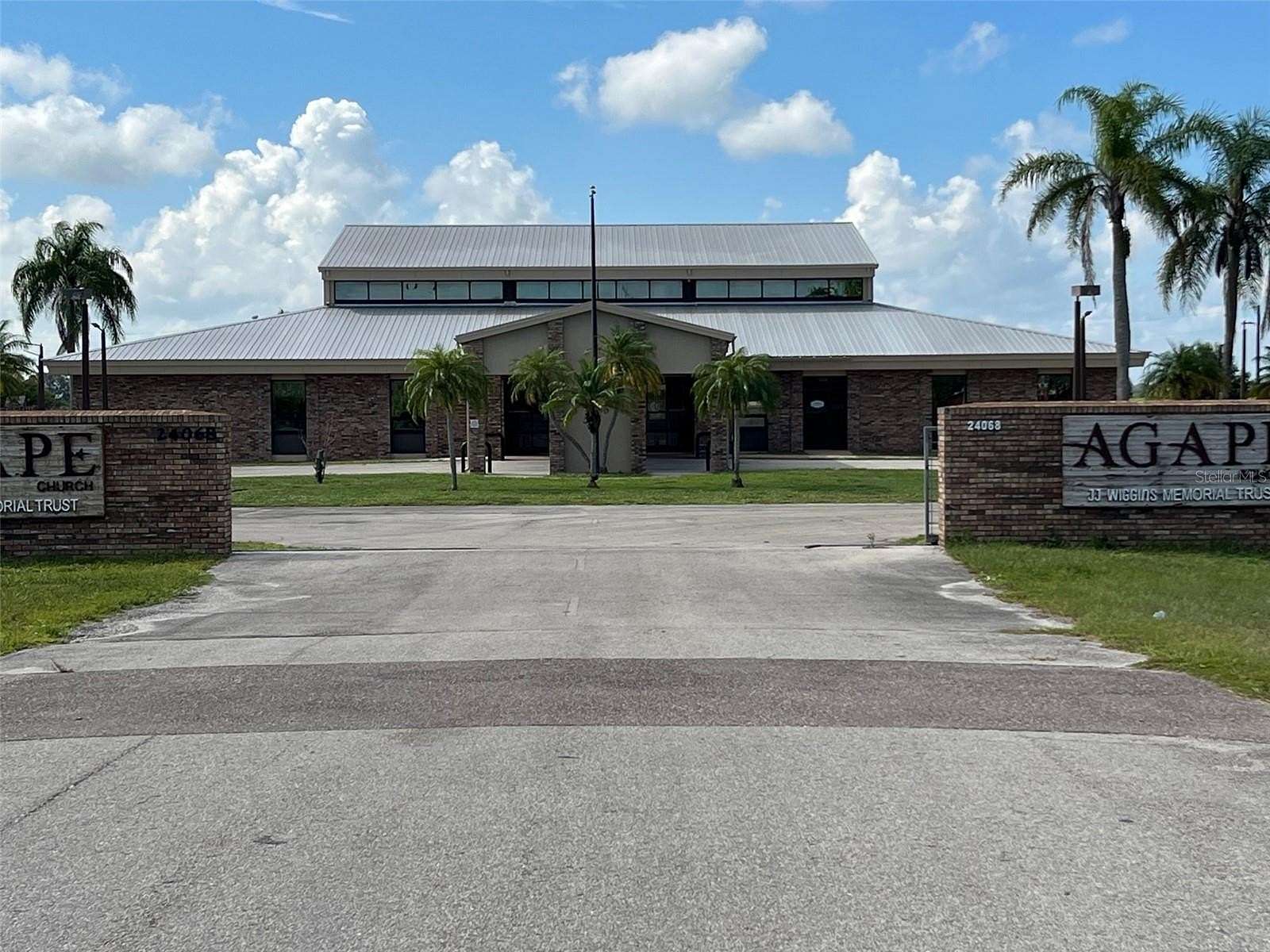 7 Acres of Improved Commercial Land for Sale in Moore Haven, Florida