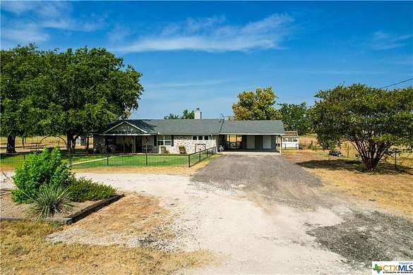 33 Acres of Agricultural Land with Home for Sale in Gatesville, Texas
