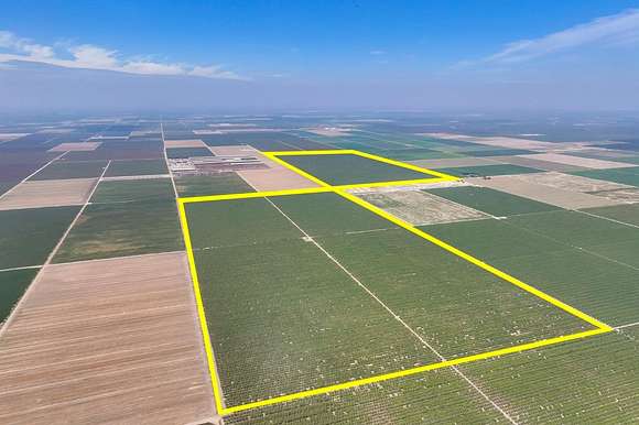 626 Acres of Agricultural Land for Sale in Caruthers, California