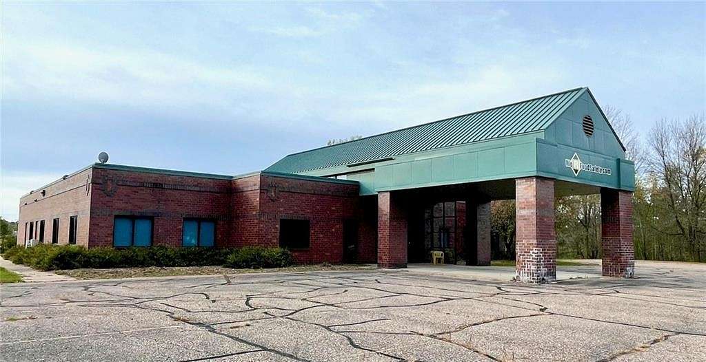 5.1 Acres of Improved Commercial Land for Sale in Menomonie, Wisconsin