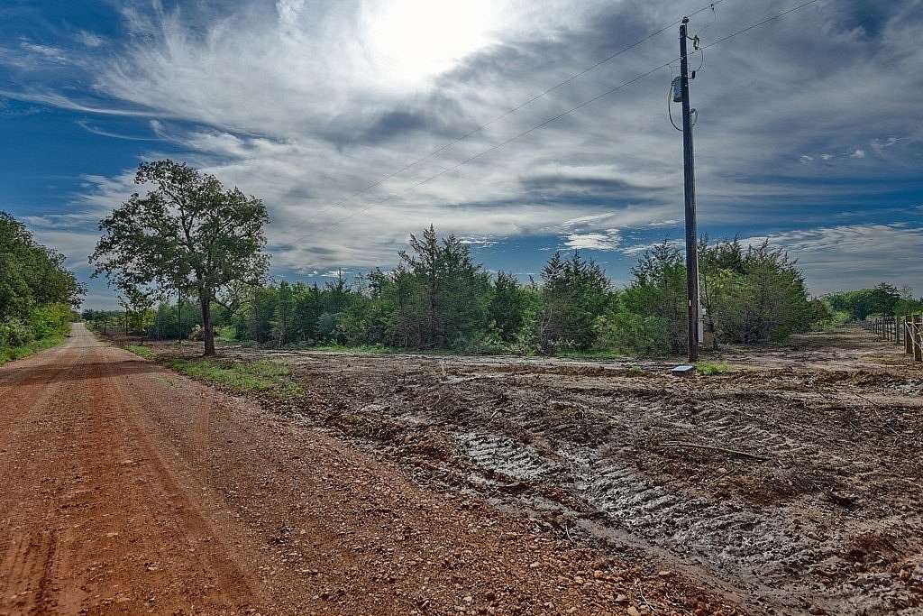 30.3 Acres of Recreational & Residential Land for Sale in Lexington, Texas