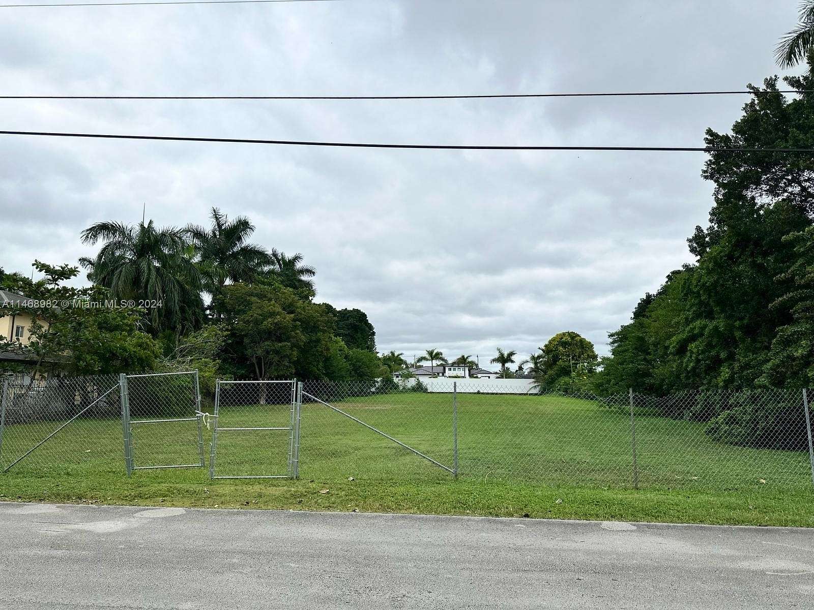 0.75 Acres of Residential Land for Sale in Miami, Florida