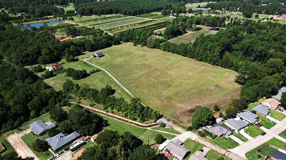 15 Acres of Recreational Land with Home for Sale in Texarkana, Texas