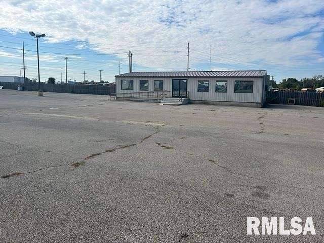 8.9 Acres of Improved Commercial Land for Sale in Springfield, Illinois
