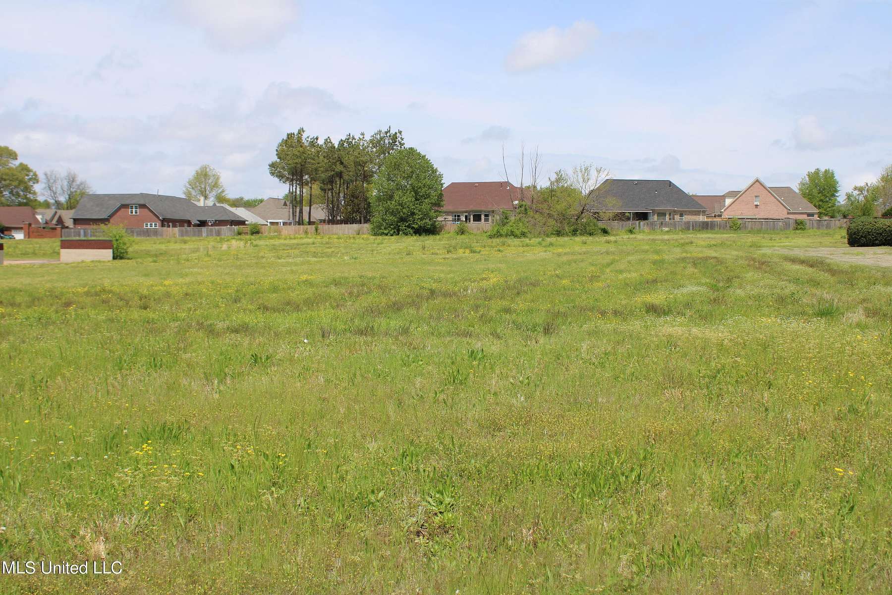 1.04 Acres of Mixed-Use Land for Sale in Southaven, Mississippi