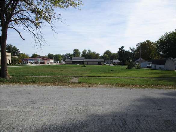 0.93 Acres of Commercial Land for Sale in Carlyle, Illinois