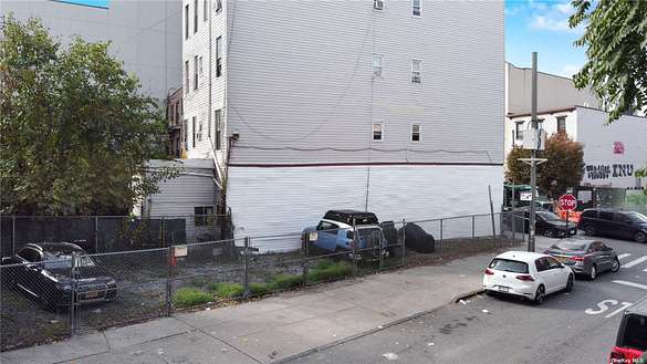 Land for Sale in Greenpoint, New York
