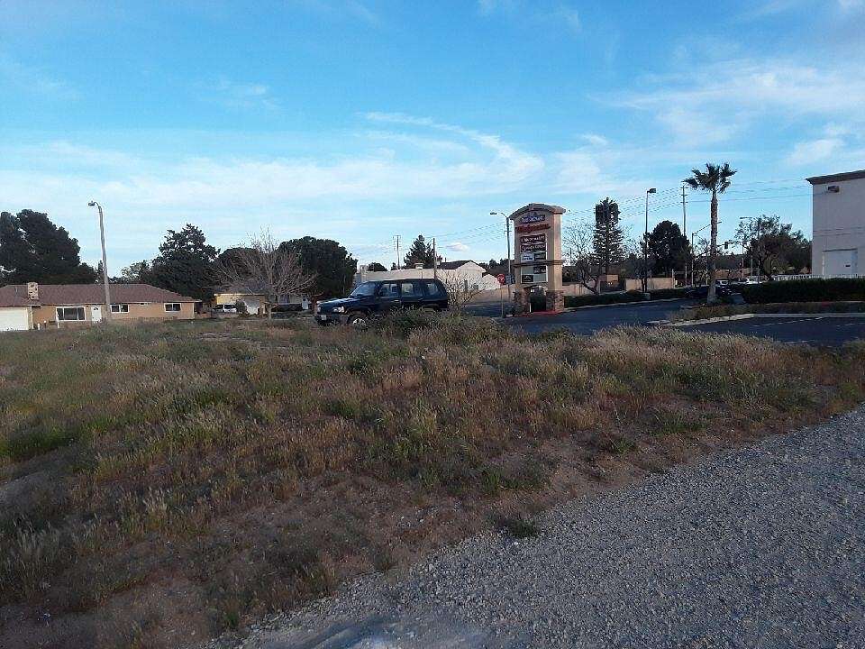 0.25 Acres of Commercial Land for Sale in Quartz Hill, California