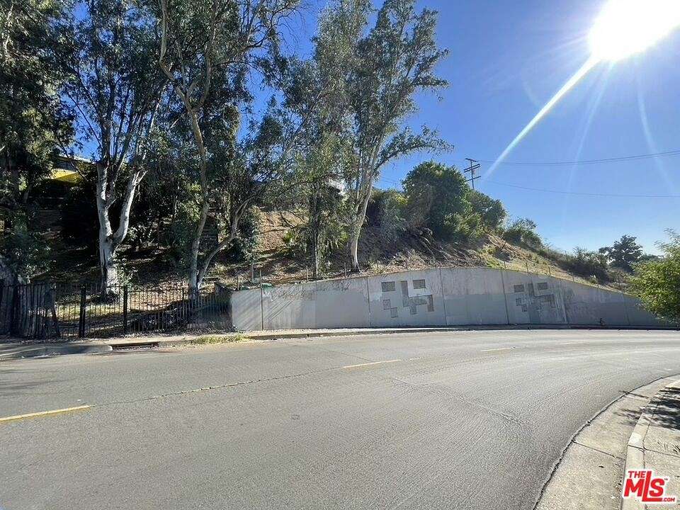 0.045 Acres of Land for Sale in Los Angeles, California