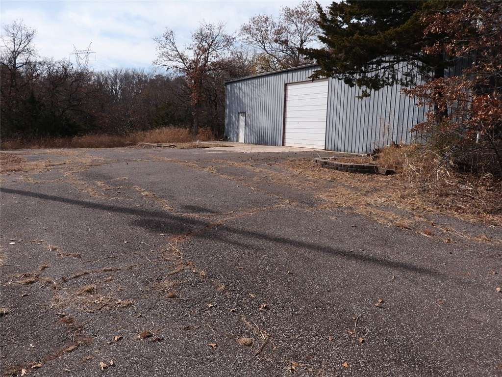 7.7 Acres of Residential Land with Home for Sale in Arcadia, Oklahoma