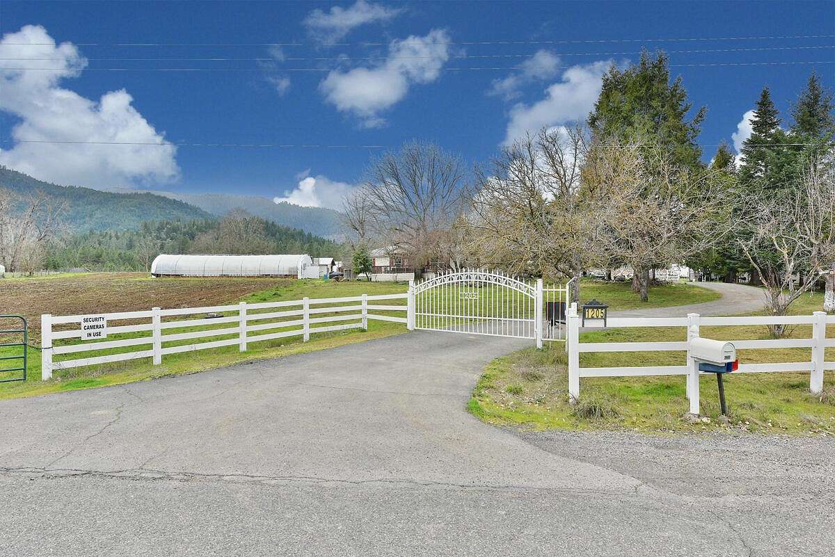 6.7 Acres of Residential Land with Home for Sale in Rogue River, Oregon