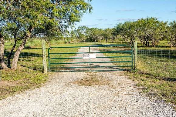 2.6 Acres of Land for Sale in Skidmore, Texas