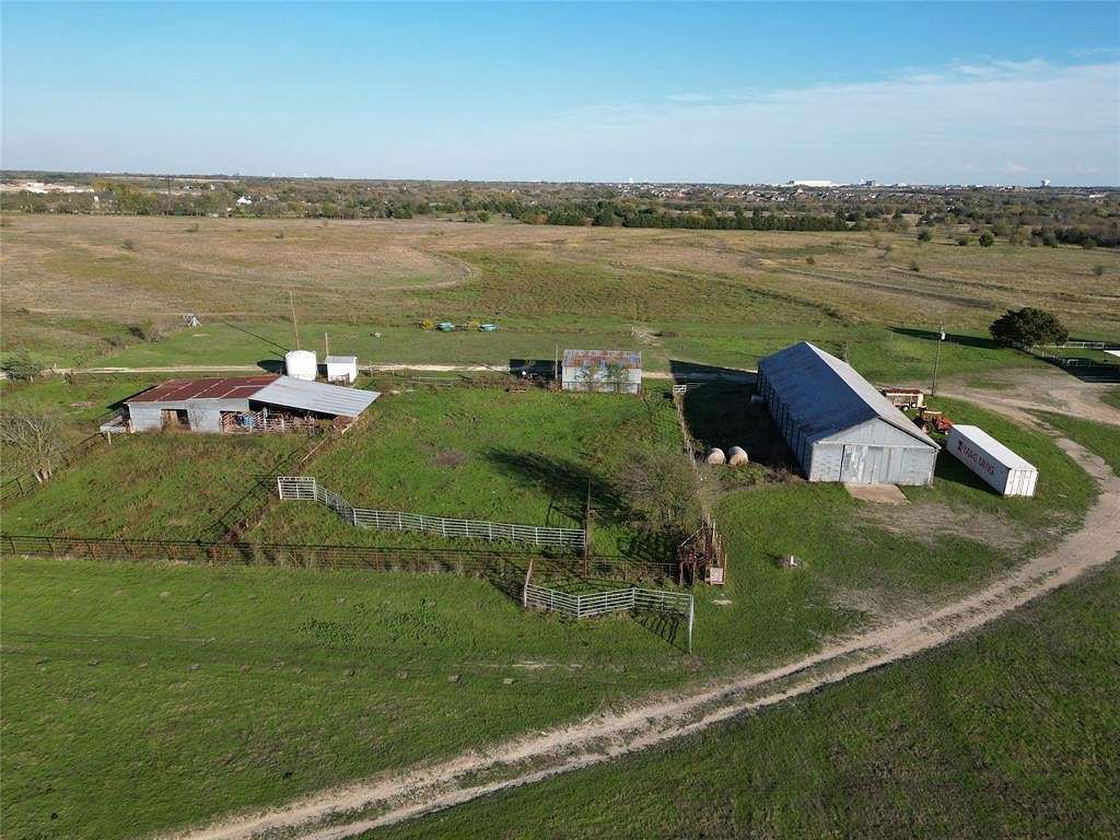 125 Acres of Agricultural Land with Home for Sale in Waxahachie, Texas