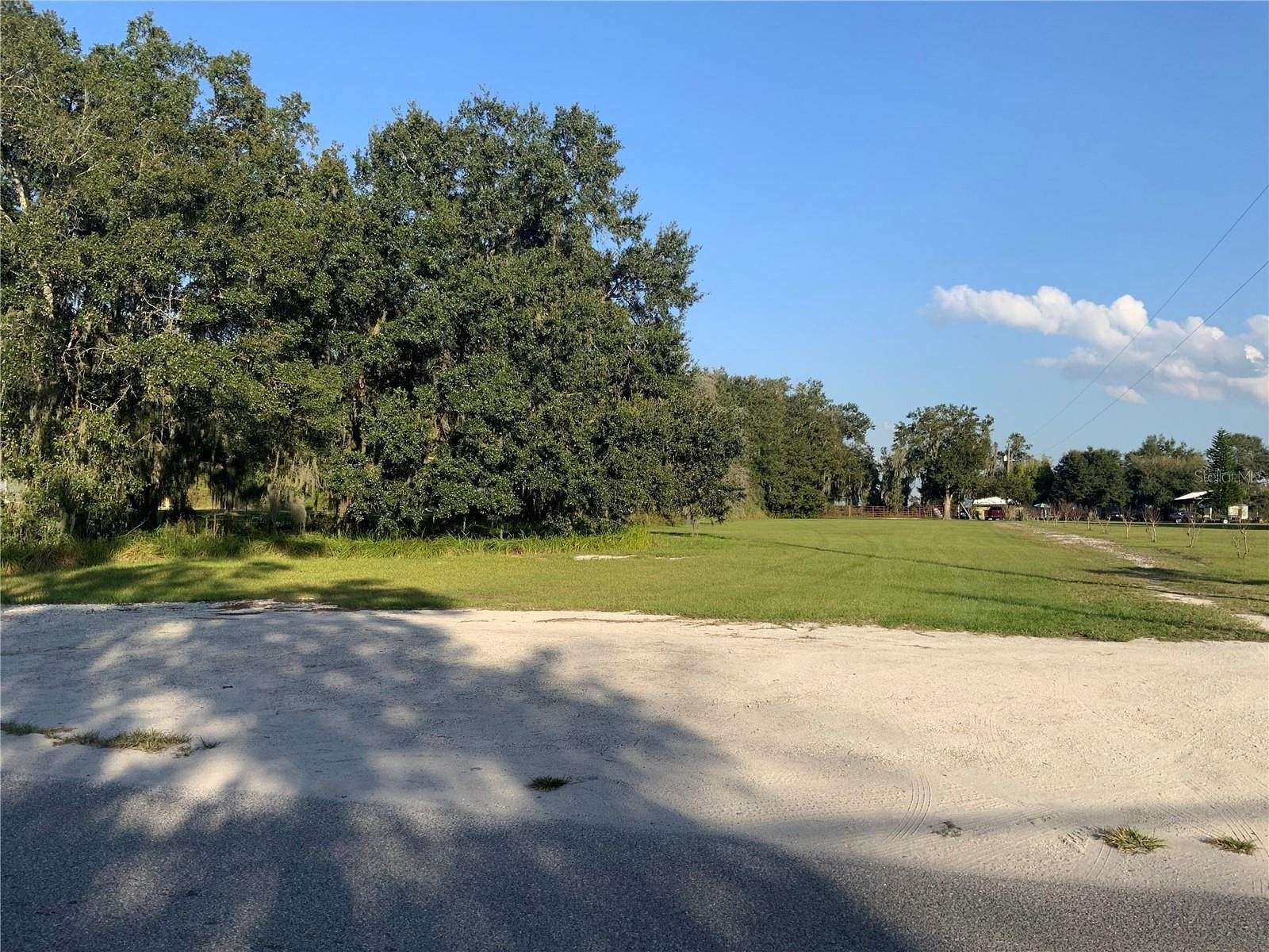 1.5 Acres of Residential Land for Sale in Mulberry, Florida