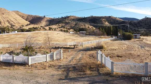 5.79 Acres of Residential Land with Home for Sale in Lake Isabella, California