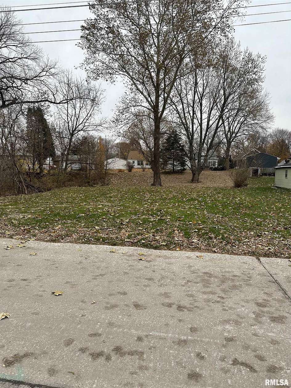 0.36 Acres of Residential Land for Sale in East Moline, Illinois
