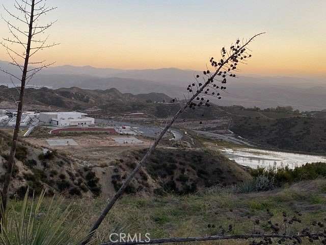 19.898 Acres of Land for Sale in Castaic, California