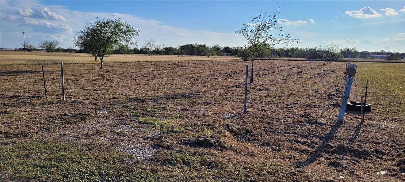 1 Acre of Land for Sale in Orange Grove, Texas