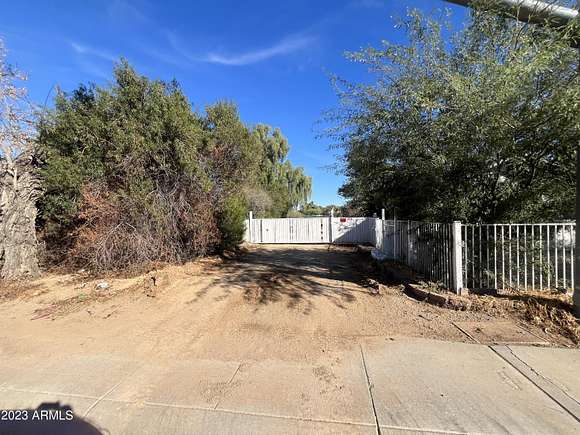 2.7 Acres of Residential Land with Home for Sale in Glendale, Arizona