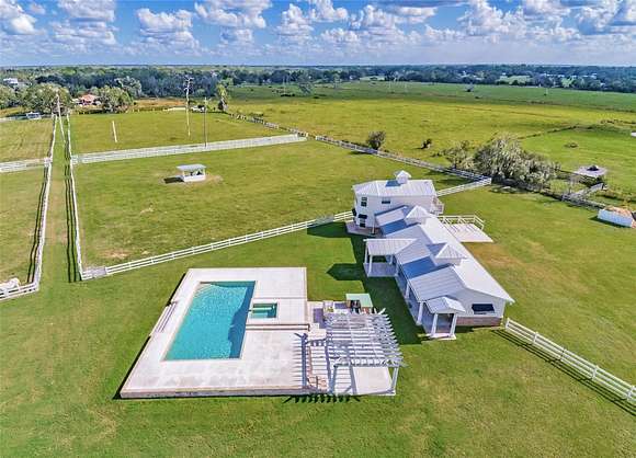 9.7 Acres of Land with Home for Sale in Sarasota, Florida