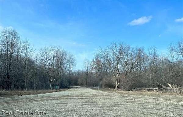 20.4 Acres of Recreational & Residential Land for Sale in Oakland Charter Township, Michigan