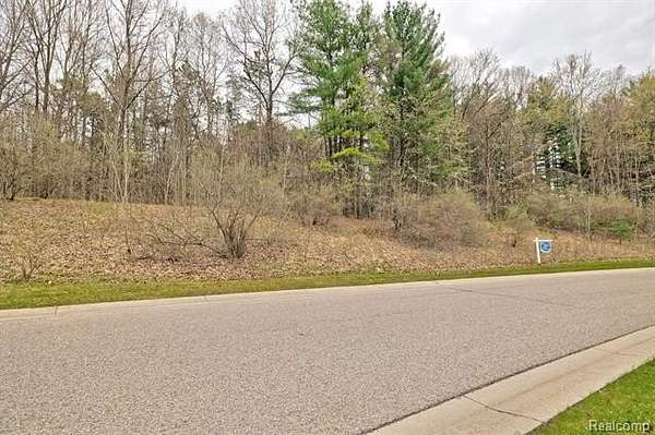 2.52 Acres of Residential Land for Sale in Groveland Township, Michigan