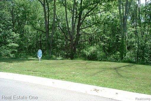 1 Acres of Residential Land for Sale in White Lake, Michigan