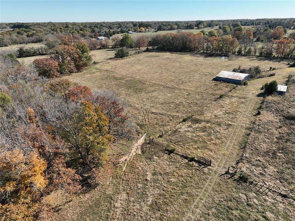 8 Acres of Residential Land for Sale in Paris, Texas
