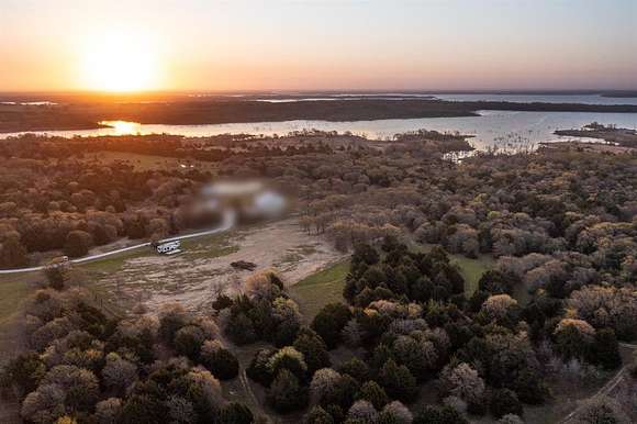 5 Acres of Land for Sale in Valley View, Texas