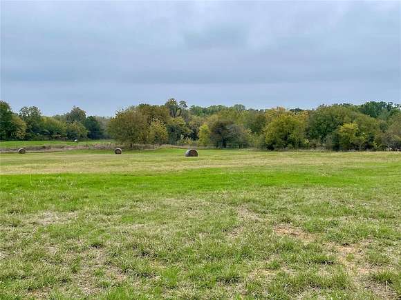 4.9 Acres of Residential Land for Sale in Grandview, Texas