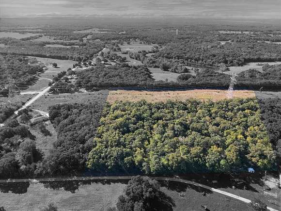 10.9 Acres of Land for Sale in Gainesville, Texas