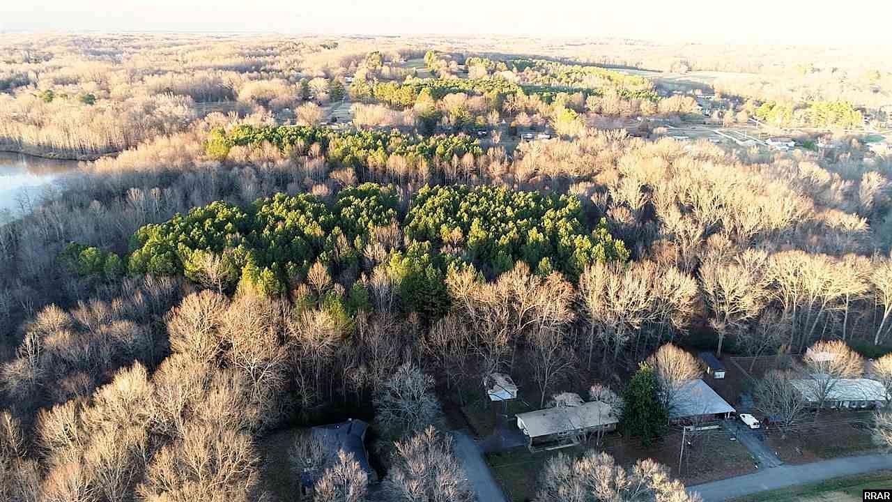 17.7 Acres of Land for Sale in Paris, Tennessee