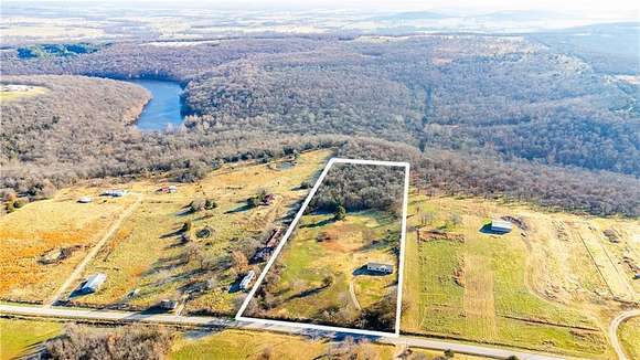 8.5 Acres of Residential Land with Home for Sale in Lincoln, Arkansas
