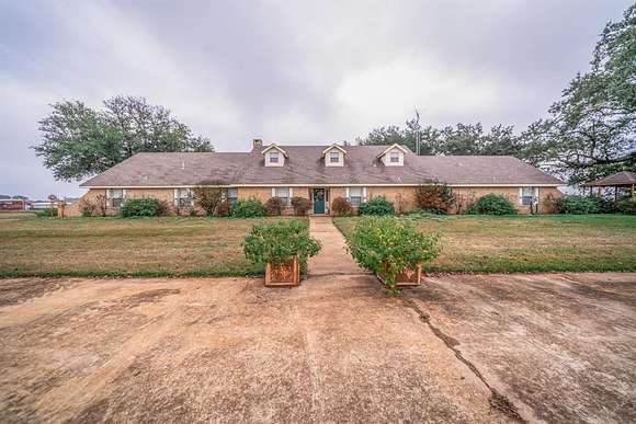 29 Acres of Agricultural Land with Home for Sale in Pittsburg, Texas