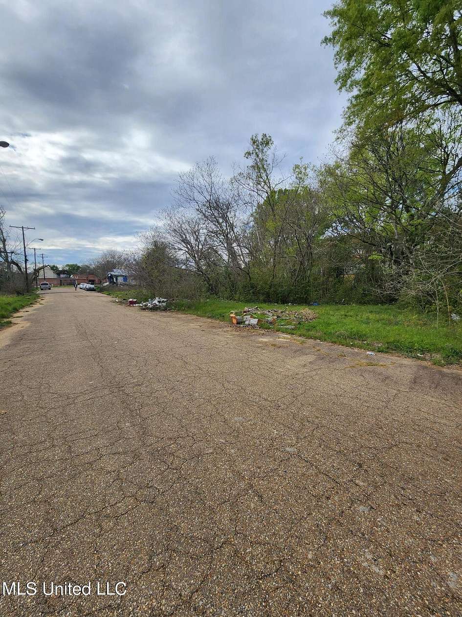0.5 Acres of Land for Sale in Jackson, Mississippi