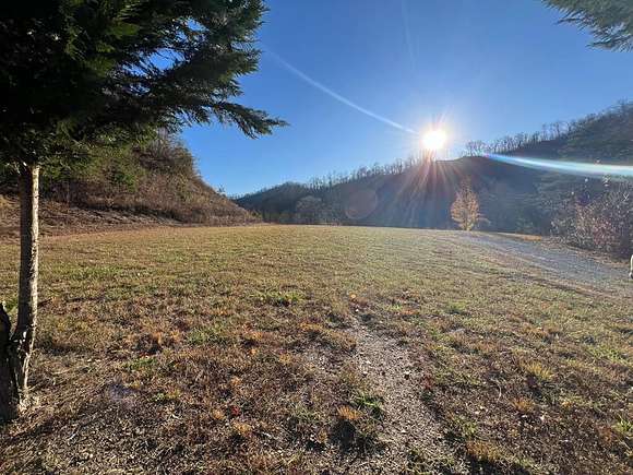 1 Acre of Residential Land for Sale in Shelbiana, Kentucky