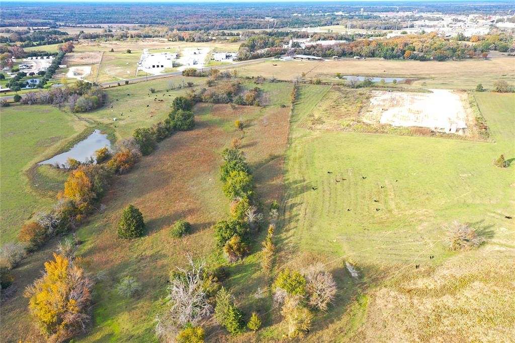 9.3 Acres of Land for Sale in Fairfield, Texas