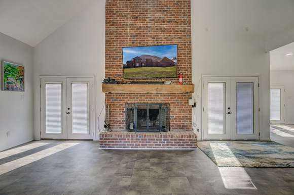 Multiple fireplaces.