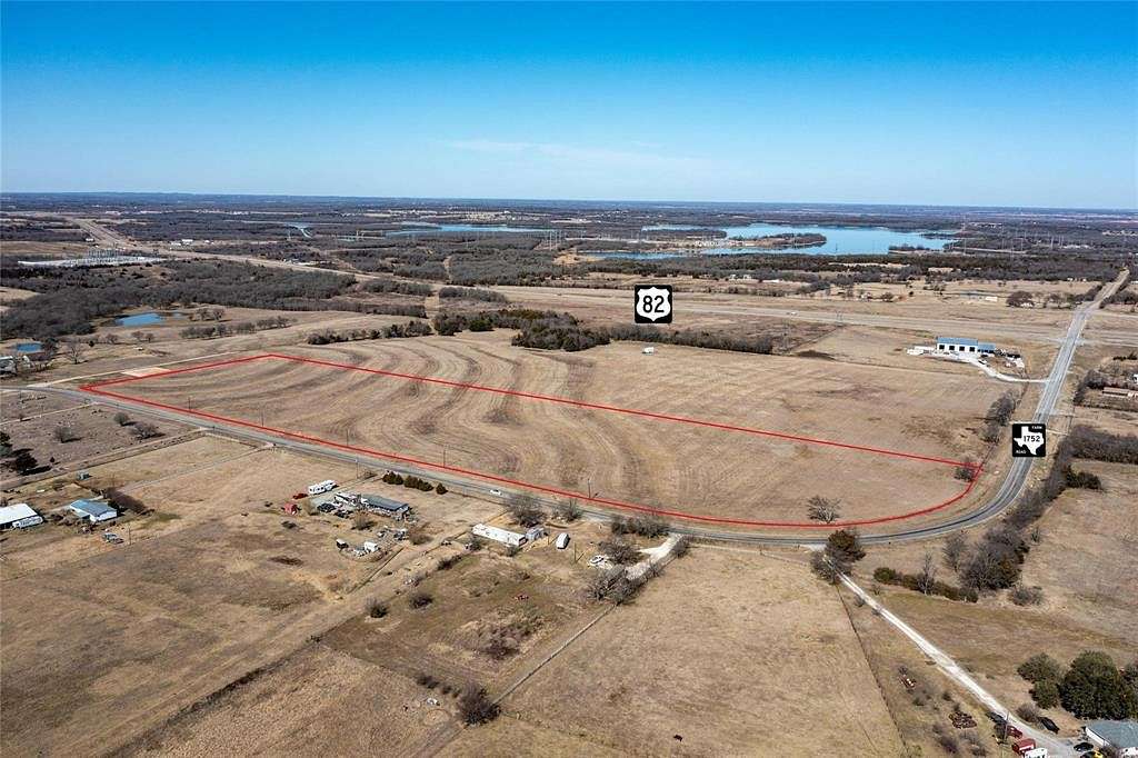 16 Acres of Land for Sale in Savoy, Texas